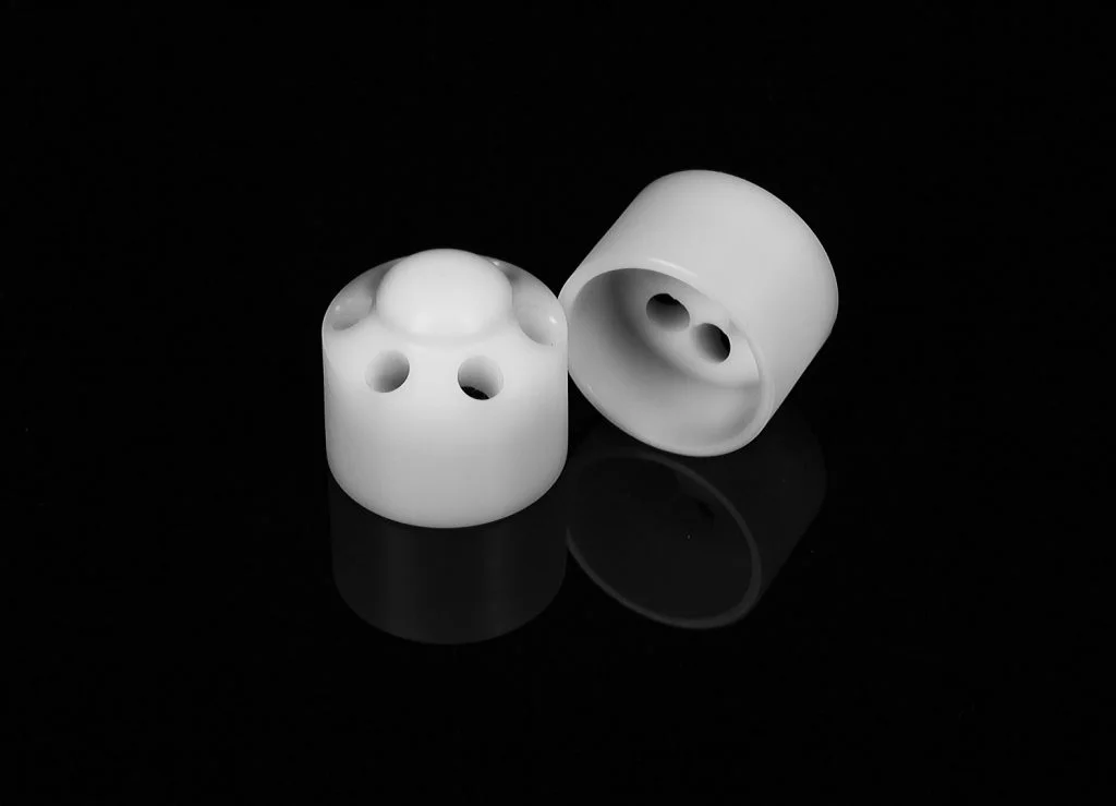 Zylindrische Elemente mit Löchern.